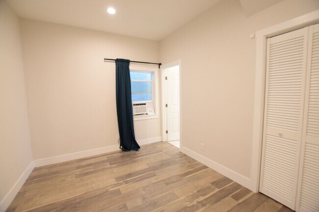 Building Photo - Stylish Oakland Retreat – 3BR, 2BA + Huge ...