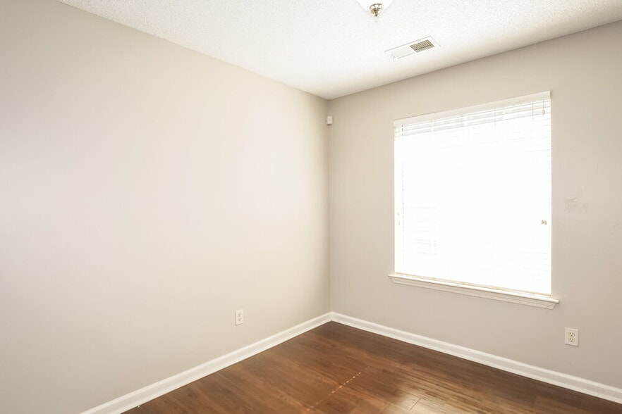 Building Photo - 1106 Cross Wood Ln