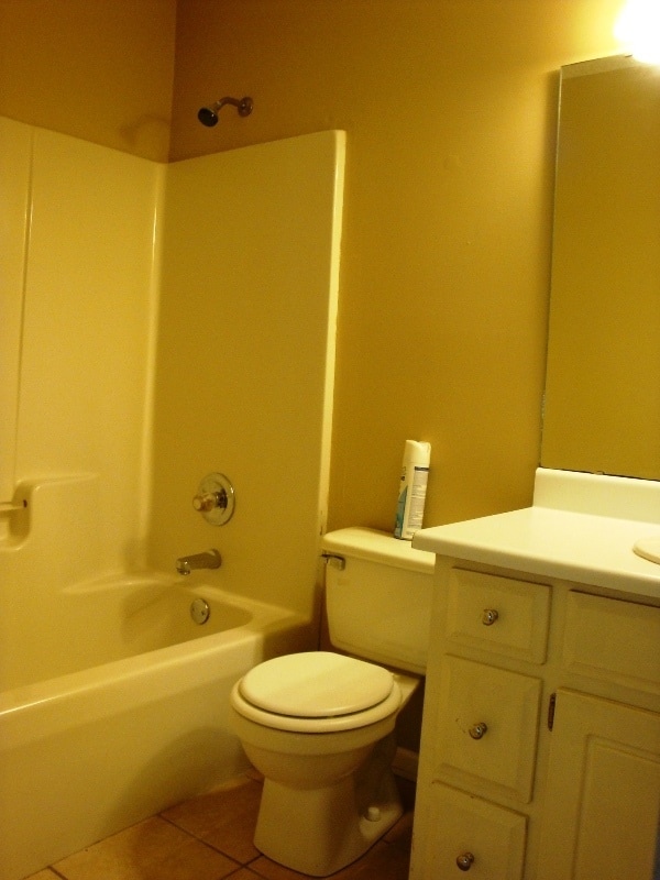 Building Photo - Comfortable 3BR/2BA Home with Open Floor Plan, Vaulted Living Room & Privacy-Fenced Backyard