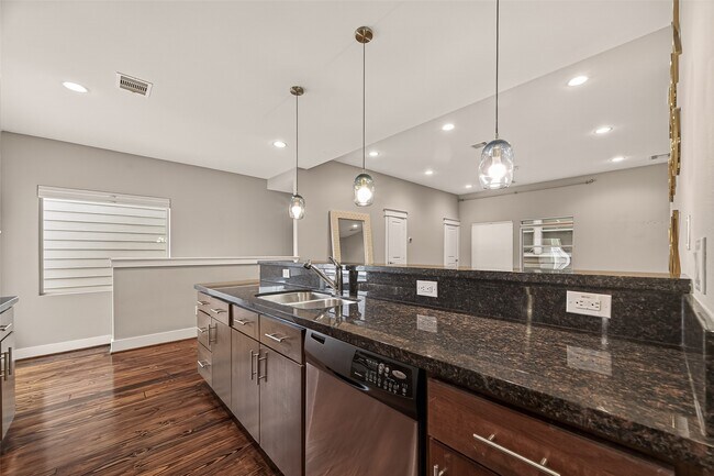 Building Photo - 1510 Crockett St