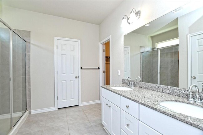 Building Photo - 11732 Saddle Rock Dr