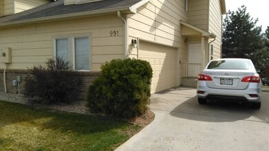 Building Photo - Nice Townhome in Central Loveland
