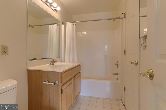 Building Photo - 211 Sparrow Rd