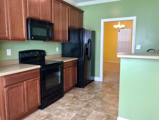 Building Photo - Rad in Raintree!