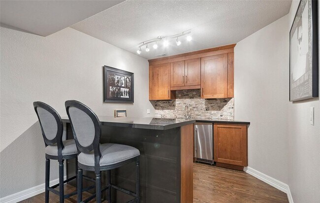 Building Photo - 4443L W Cottonwood Pl