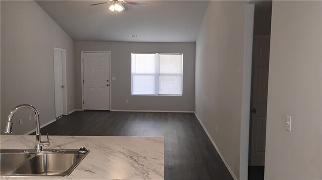 Building Photo - 1701 Forest Dr