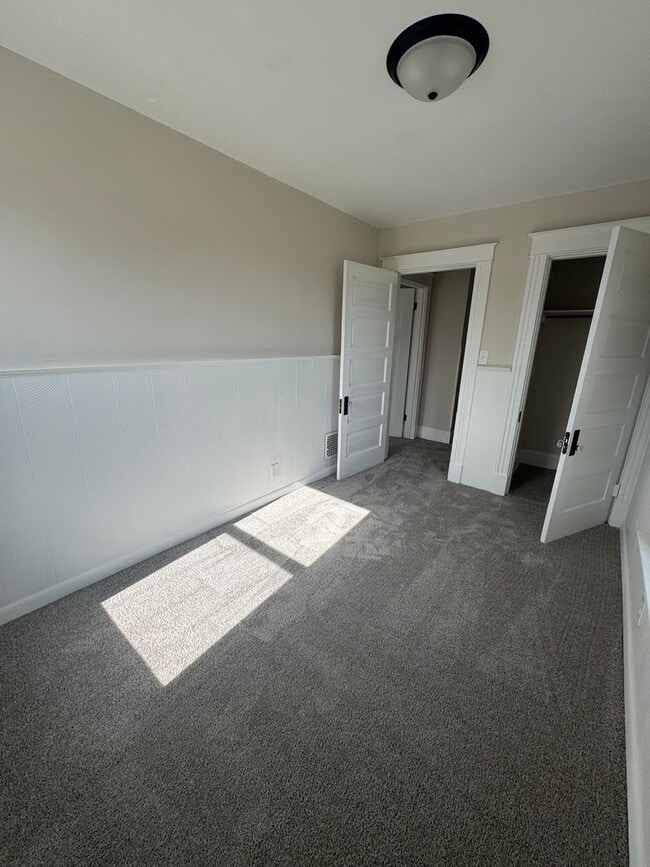 Building Photo - 714 Clinton Ave