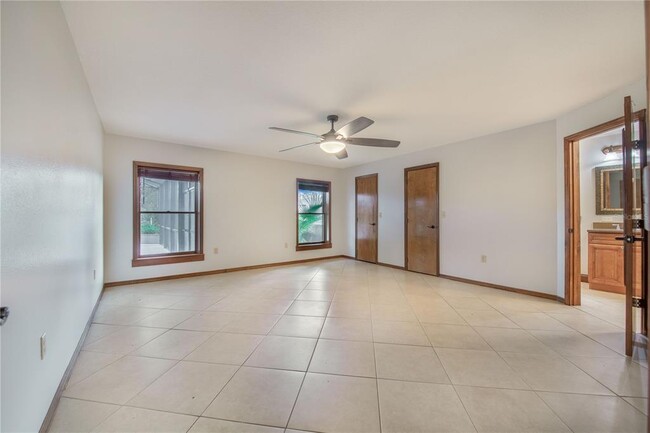 Building Photo - 7740 Lake Hatchineha Rd