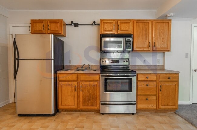 Building Photo - 6-Bedroom Home with Finished Basement. Com...