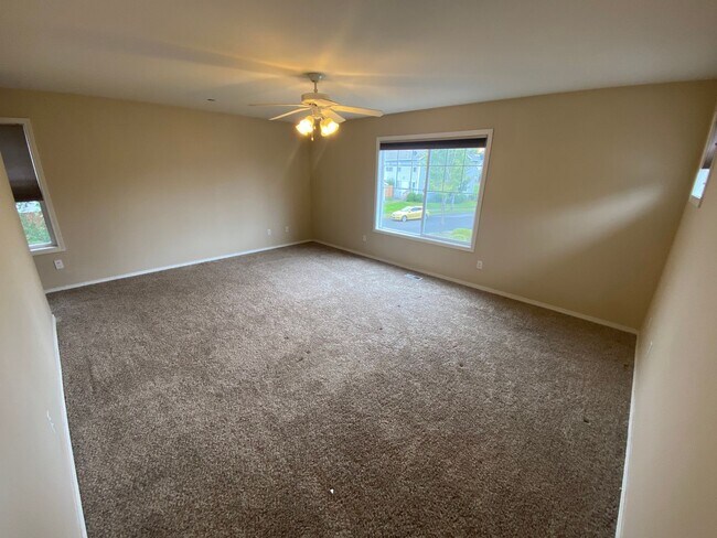Building Photo - 3 Bedroom Corner Lot DuPont Home