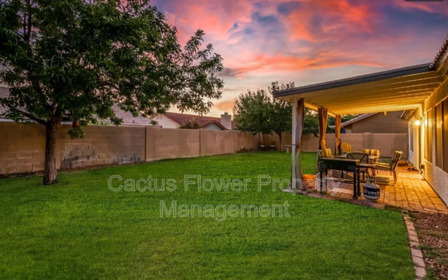 Building Photo - 691 W Fairview St