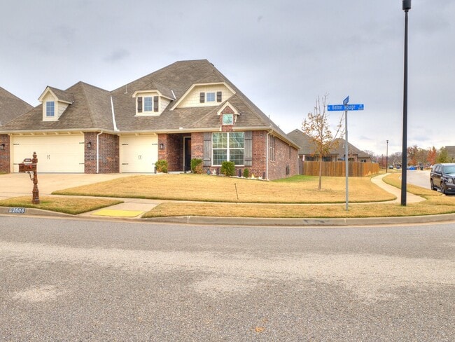 Building Photo - 2606 W Baton Rouge Pl