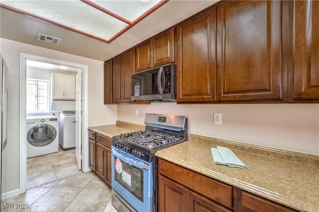 Building Photo - 337 Seine Way