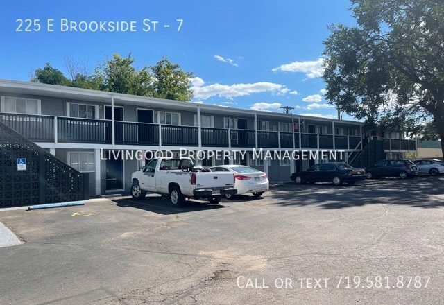 Building Photo - 225 E Brookside St