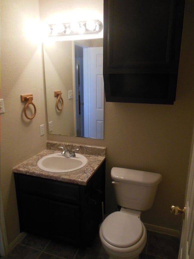 Building Photo - 515 Deloris Dr