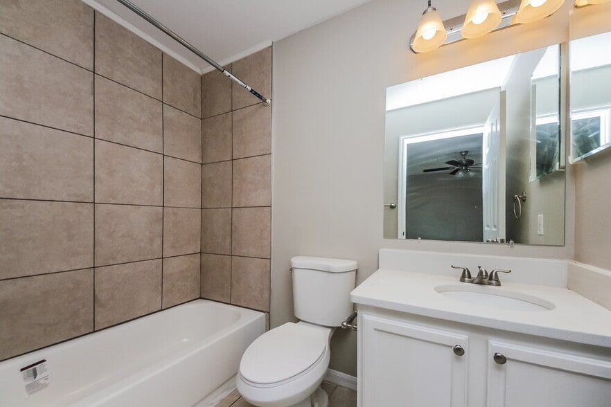 Building Photo - 818 San Jose Ct