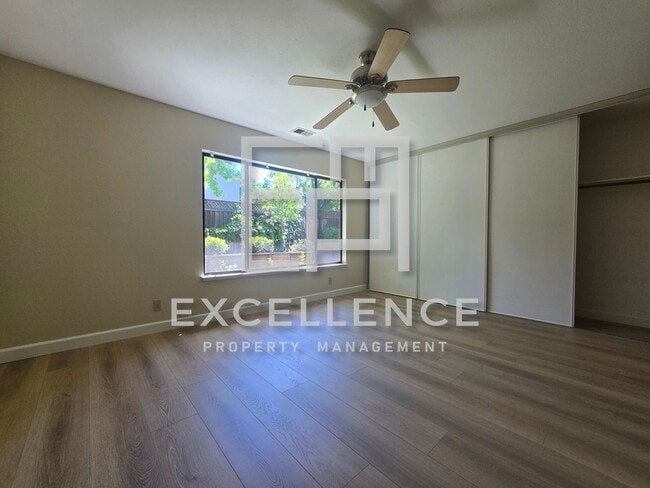 Building Photo - Beautiful 3/2 House - Dogs Negotiable, All New LVT Flooring, Covered Patio and Yard