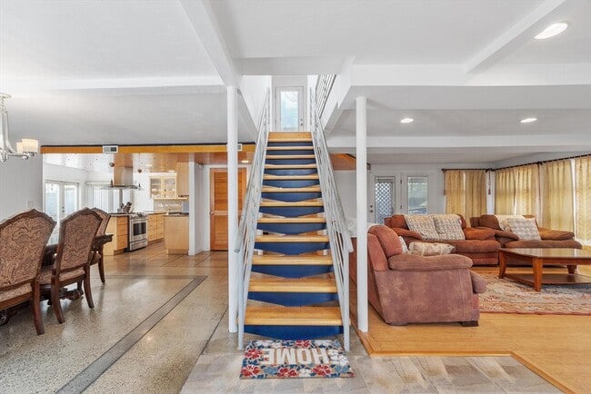 Building Photo - 5 Avondale Ave