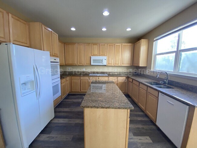Building Photo - 239 Bristlecone St