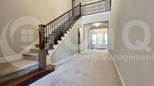 Building Photo - 7005 Golf Club Dr