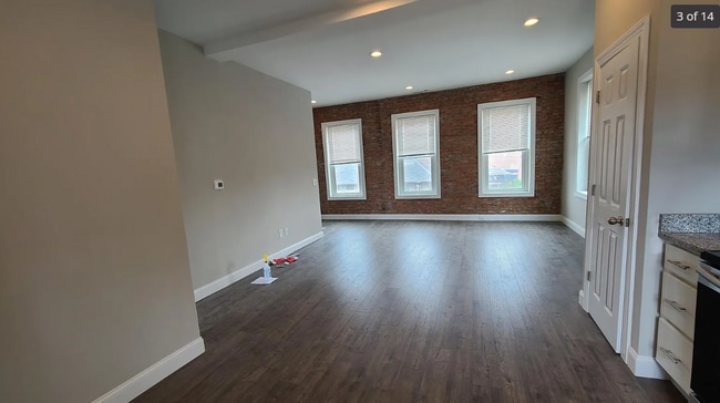 Building Photo - 12 Front St