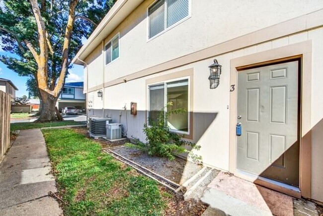 Building Photo - Great 3 bed, 1.5 bath Condo in Vacaville -...