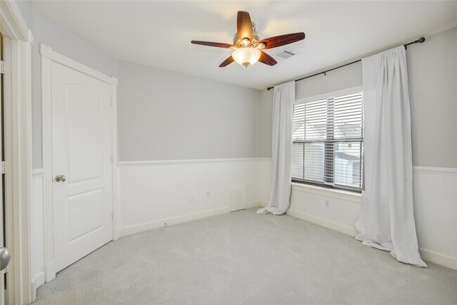 Building Photo - 5510 Blossom St
