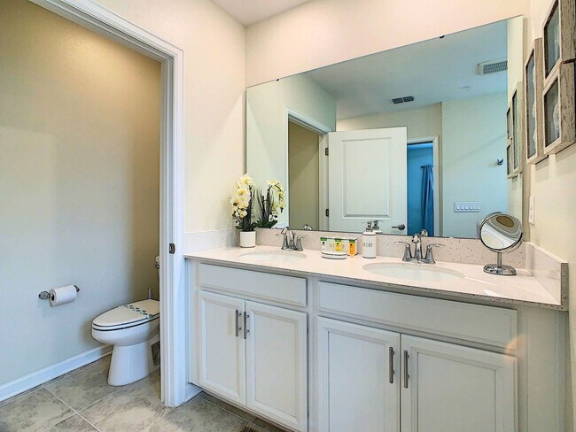 Building Photo - 1520 Oasis Club Blvd