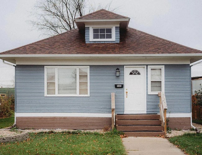 Building Photo - 505 3rd Ave NE