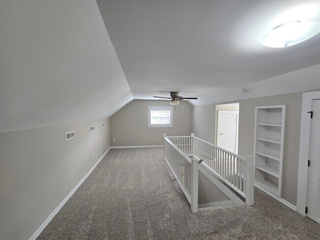 Building Photo - 4094 University Dr