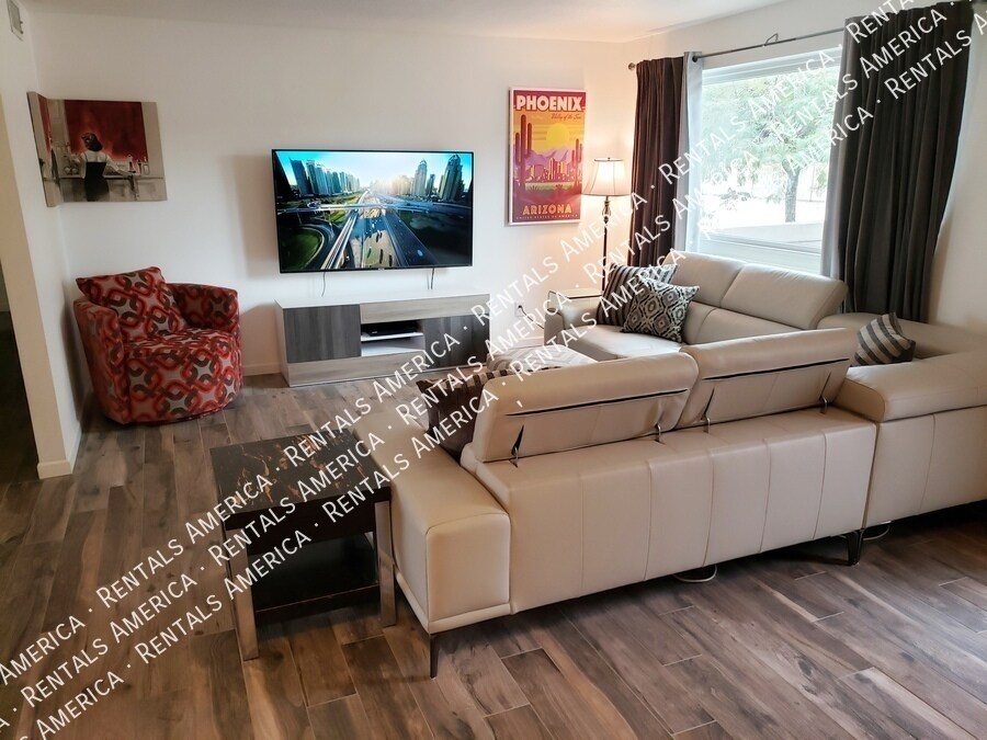 Building Photo - 10626 N 41st St