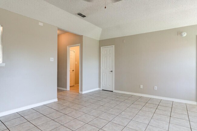 Building Photo - 6113 6th St