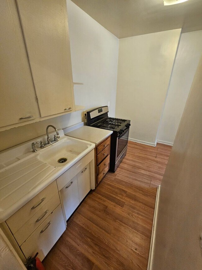 Building Photo - 205 Jefferson Ave