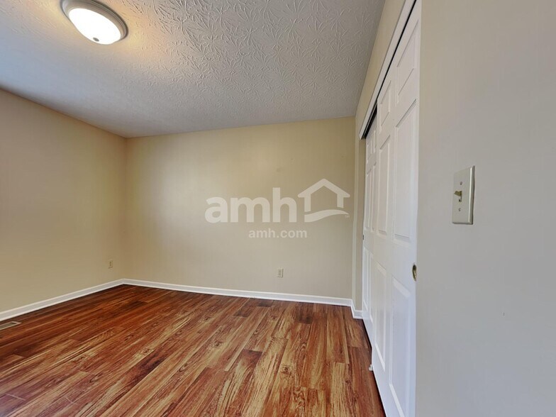 Building Photo - 45 Saddle Creek Ln