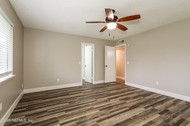 Building Photo - 820 Hardwood St