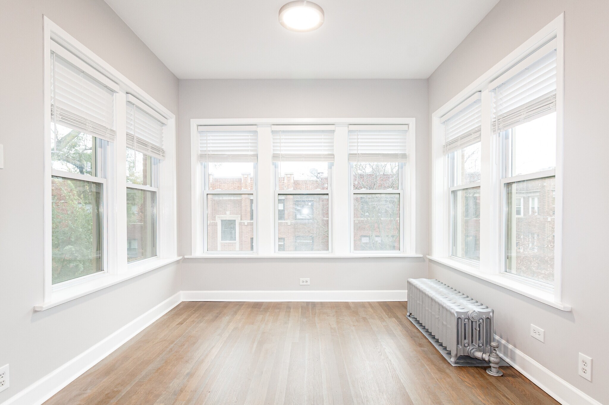 Building Photo - 1454 W Winnemac Ave