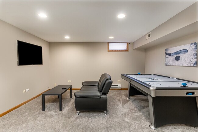 Building Photo - 336 N Walnut St