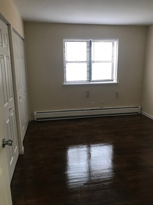 Building Photo - 5848 N Kenmore Ave