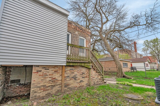 Building Photo - 10511 S Cottage Grove Ave
