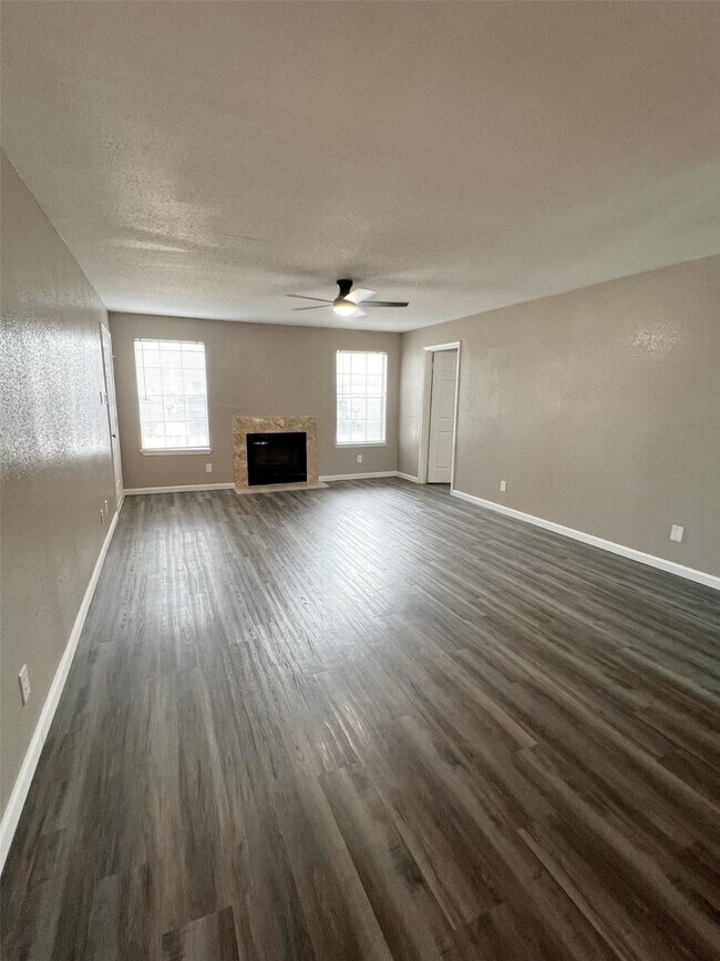 Building Photo - 6200 W Tidwell Rd