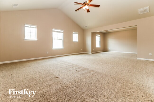 Building Photo - 225 Villa Grande Dr