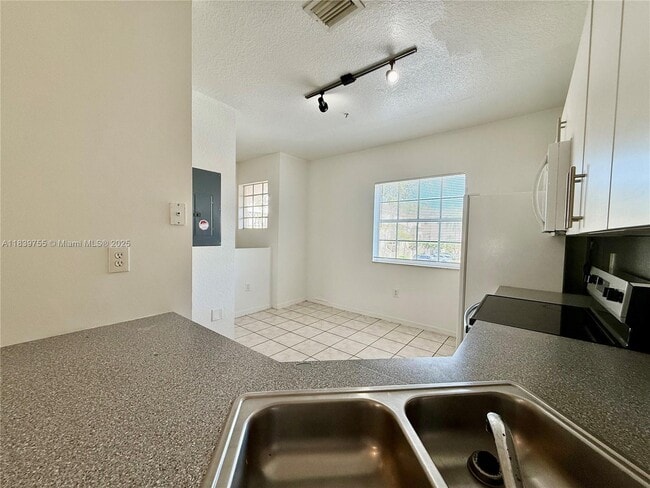 Building Photo - 5670 NW 116th Ave