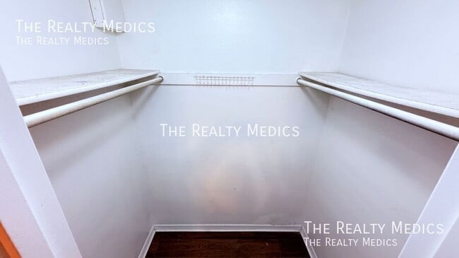 Building Photo - 104 E Osceola St