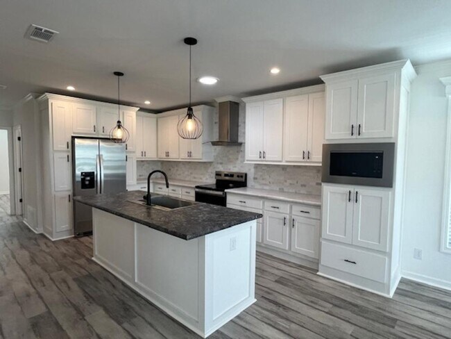 Building Photo - 41094 Roselle Lp