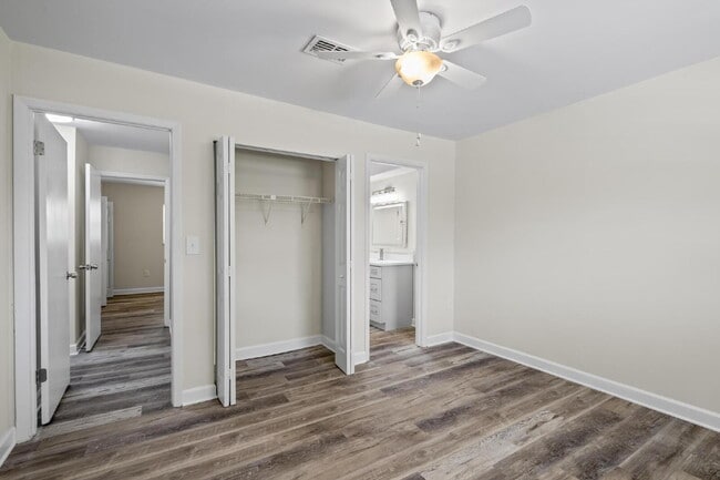 Building Photo - 11359 Bedford Oaks Dr