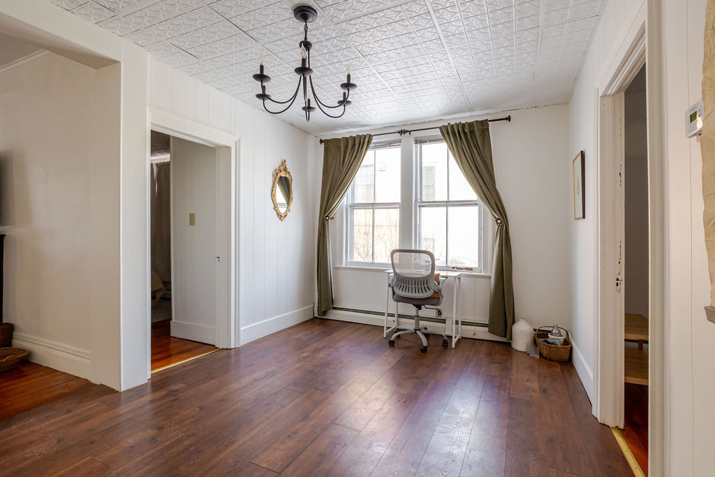 Building Photo - 552 Columbia St