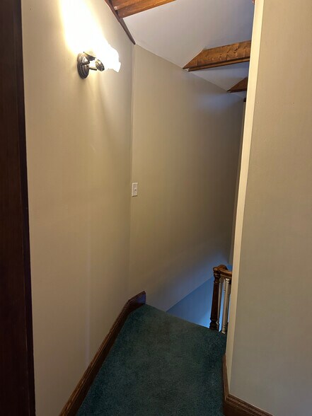 Building Photo - 529 Brook St