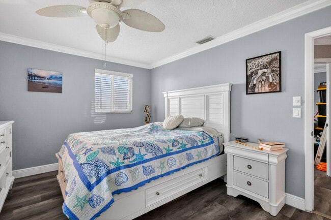 Building Photo - 2010 SW 6th Ave