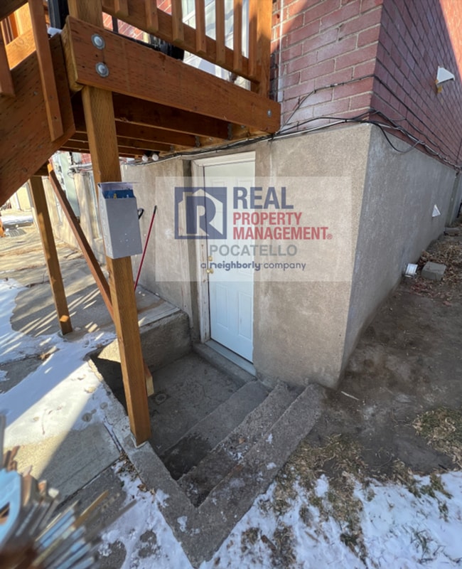 Building Photo - Spacious 1 bedroom 1 bath apartment