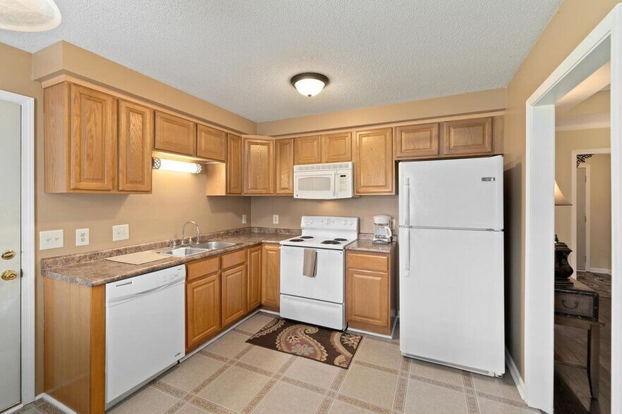 Dishwasher & microwave as well as lots of storage. - 1102 Tobacco Rd